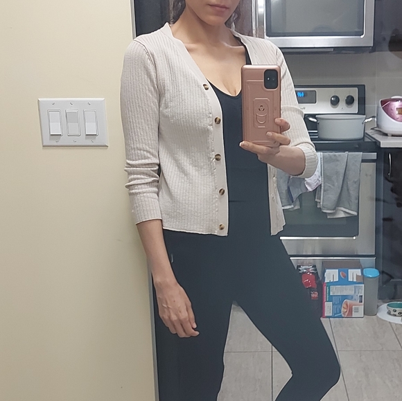 Cardigan - Picture 2 of 4